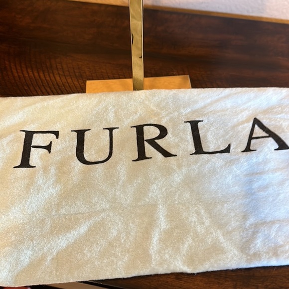 Furla Italian Leather Bag ⭐️ HOST PICK ⭐️ - Picture 2 of 11